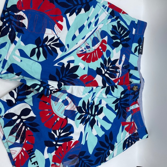 TOMMY HILFIGER 7" Regular Fit Leaf Shorts - Picture 3 of 9